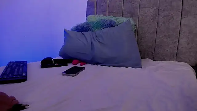 Sweet hot mia online show from 12, 4, 2026