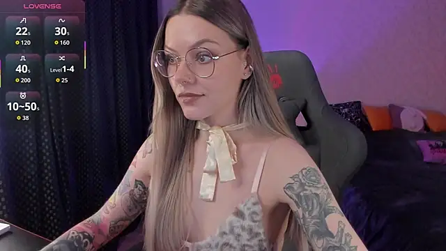 Marta May  online show from 15, 11, 2025