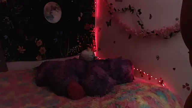 Emillyy m online show from 6, 4, 2026