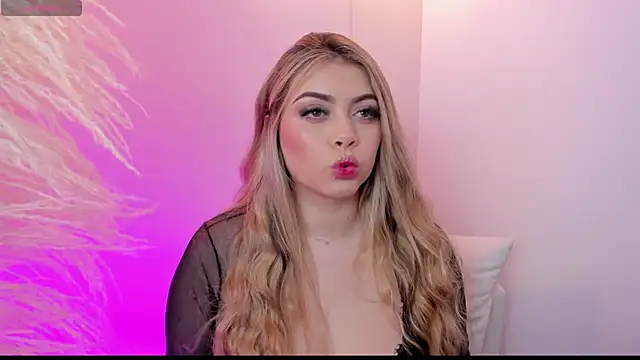 Snapshot of thaliafox_ chatting on 19, 2, 2025 thaliafox online show from 19, 2, 2025