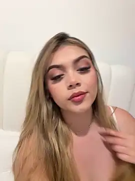 Snapshot of thaliafox_ chatting on 20, 3, 2025 thaliafox online show from 20, 3, 2025