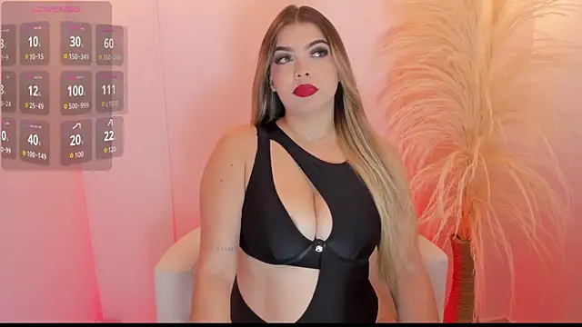 Snapshot of thaliafox_ chatting on 1, 10, 2025 thaliafox online show from 1, 10, 2025