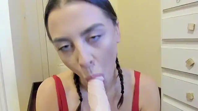 nycole new online show from 18, 10, 2025