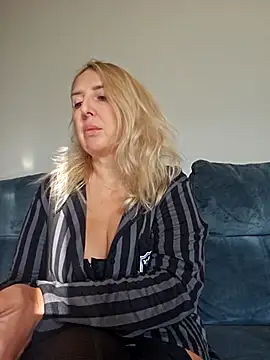 MariaRichi  online show from 8, 11, 2025