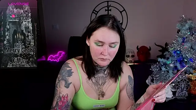 Snapshot of Emmybrightj_ chatting on 23, 12, 2025 Emmybrightj online show from 23, 12, 2025