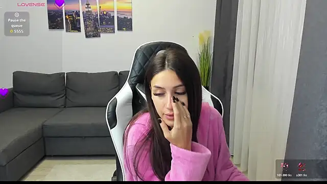 Kimi Ivy online show from 31, 10, 2025