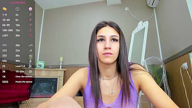 Kimi Ivy online show from 4, 3, 2025