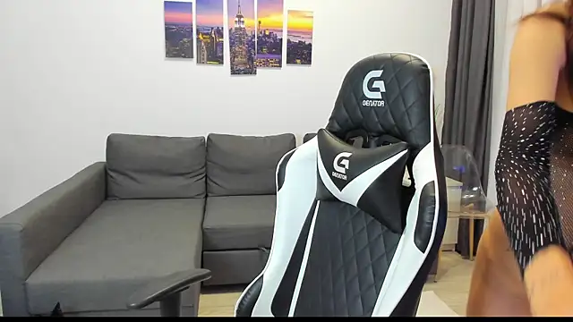 Kimi Ivy online show from 21, 10, 2025