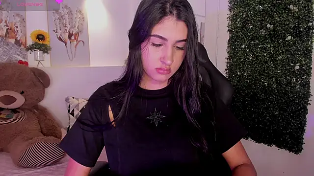 Ashley Evans18 online show from 8, 11, 2025