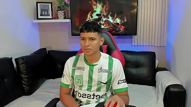 Snapshot of yei-sant chatting on 12, 11, 2025 yei-sant online show from 12, 11, 2025