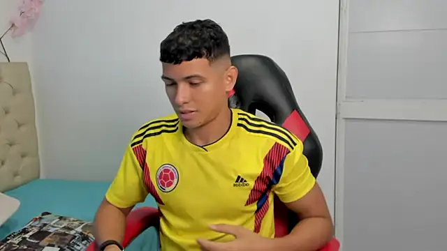 Snapshot of yei-sant chatting on 25, 10, 2025 yei-sant online show from 25, 10, 2025