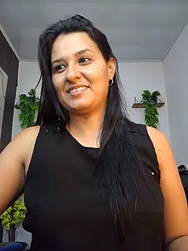 Snapshot of elena_jonees chatting on 3, 6, 2026 elena jonees online show from 3, 6, 2026