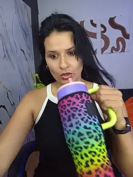 Snapshot of elena_jonees chatting on 4, 6, 2026 elena jonees online show from 4, 6, 2026