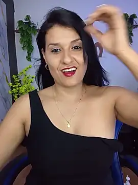 Snapshot of elena_jonees chatting on 1, 7, 2026 elena jonees online show from 1, 7, 2026