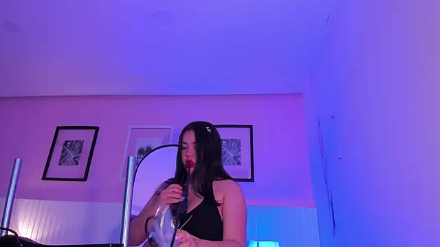 emma smile online show from 20, 6, 2026