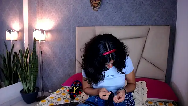 Akane Uwu online show from 16, 9, 2025