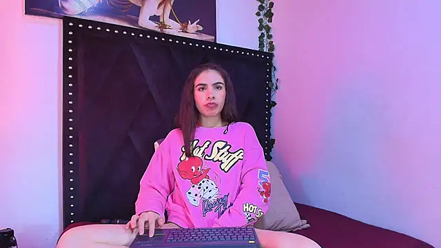 dafne queenn online show from 15, 11, 2025