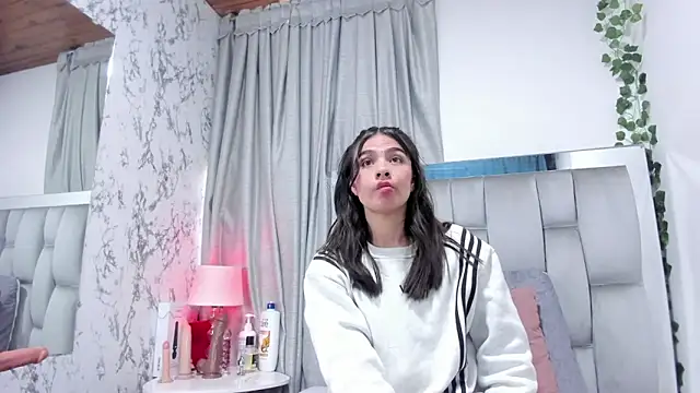 dafne queenn online show from 26, 9, 2025