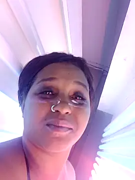 Snapshot of annybarros21 chatting on 5, 5, 2026 annybarros21 online show from 5, 5, 2026