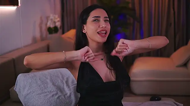 Snapshot of GinaValentinna chatting on 13, 3, 2025 GinaValentinna online show from 13, 3, 2025