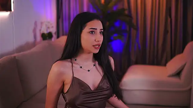 Snapshot of GinaValentinna chatting on 8, 3, 2025 GinaValentinna online show from 8, 3, 2025