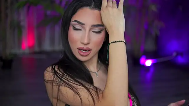 Snapshot of GinaValentinna chatting on 30, 10, 2025 GinaValentinna online show from 30, 10, 2025