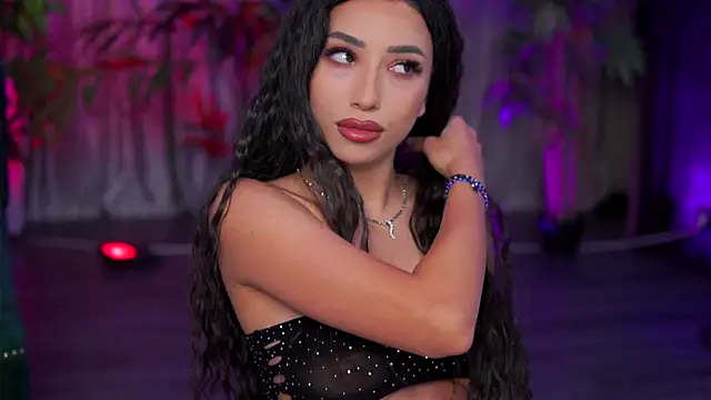 Snapshot of GinaValentinna chatting on 18, 9, 2025 GinaValentinna online show from 18, 9, 2025