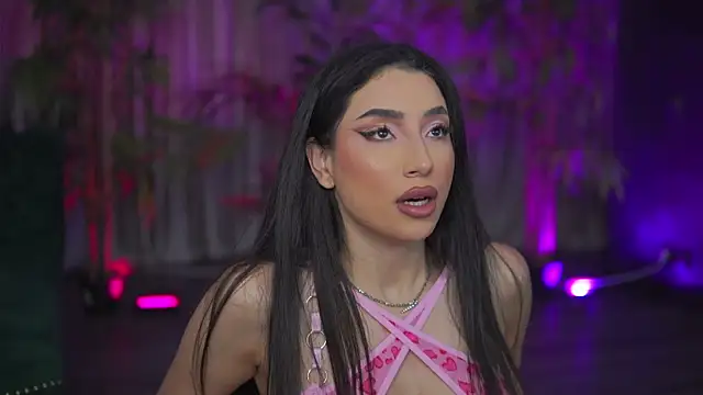 Snapshot of GinaValentinna chatting on 2, 11, 2025 GinaValentinna online show from 2, 11, 2025