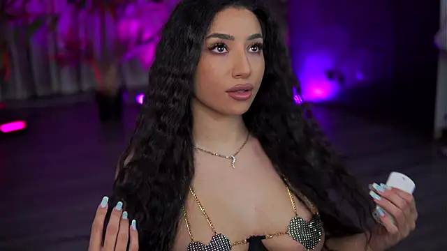 Snapshot of GinaValentinna chatting on 12, 11, 2025 GinaValentinna online show from 12, 11, 2025