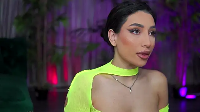 Snapshot of GinaValentinna chatting on 19, 10, 2025 GinaValentinna online show from 19, 10, 2025