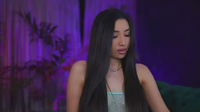 Snapshot of GinaValentinna chatting on 19, 11, 2025 GinaValentinna online show from 19, 11, 2025