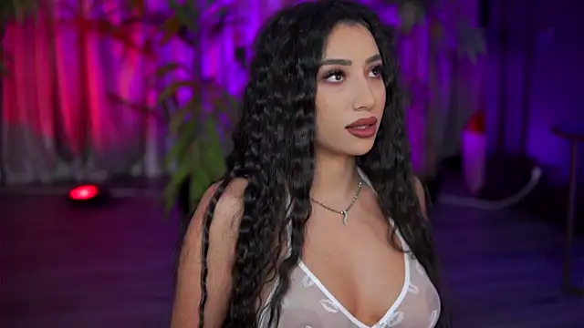 Snapshot of GinaValentinna chatting on 25, 9, 2025 GinaValentinna online show from 25, 9, 2025