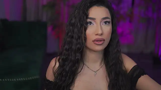 Snapshot of GinaValentinna chatting on 6, 11, 2025 GinaValentinna online show from 6, 11, 2025