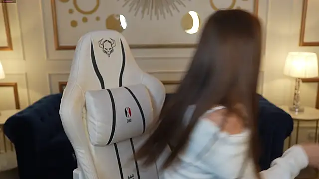 Julia  Star  online show from 26, 9, 2025