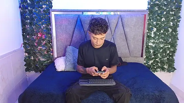 Edward Milleer online show from 13, 12, 2024