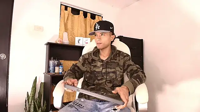 Edward Milleer online show from 17, 10, 2025