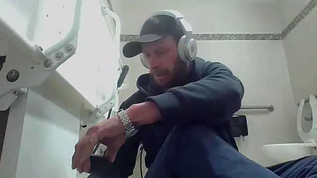 Snapshot of axelongshaft69 chatting on 7, 3, 2026 axelongshaft69 online show from 7, 3, 2026