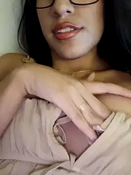 AleFantasy0001 online show from 4, 3, 2025