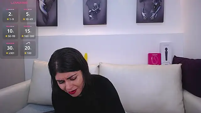 Melodi Roux online show from 6, 10, 2025