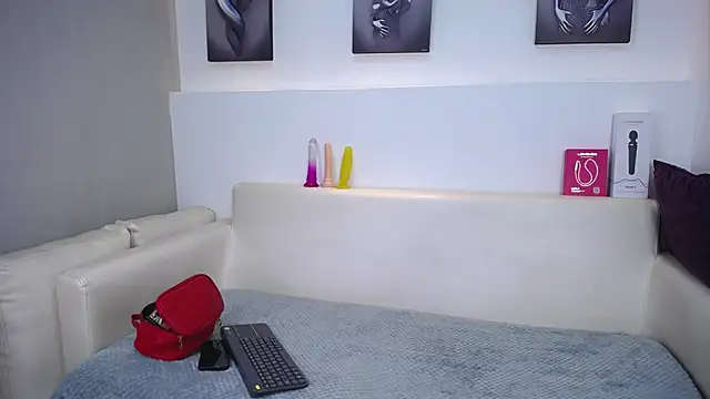 Melodi Roux online show from 10, 10, 2025