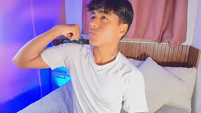 kiing azahell online show from 18, 4, 2026