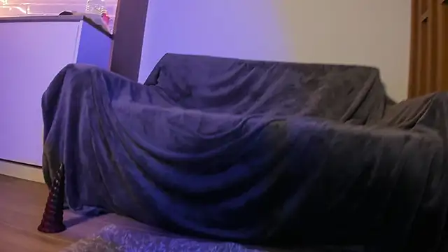 Yuriko May online show from 2, 3, 2025