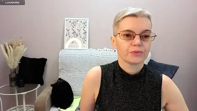 Cutie Erikaa1 online show from 19, 11, 2025