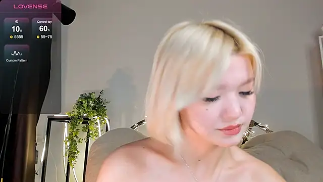 Snapshot of milli_sun_ chatting on 4, 3, 2025 milli sun online show from 4, 3, 2025