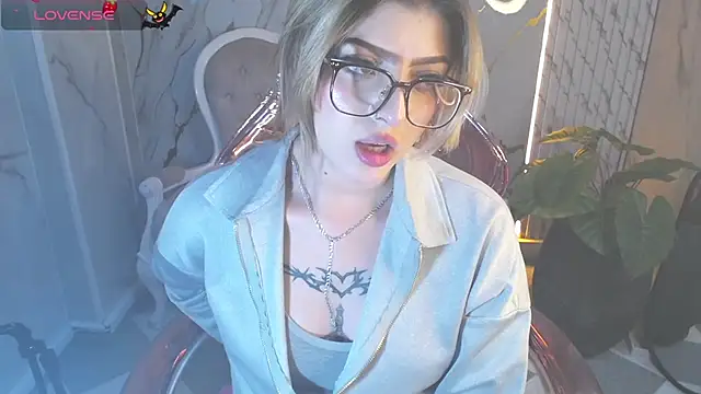 Snapshot of Kitty_fox_b chatting on 31, 10, 2025 Kitty fox b online show from 31, 10, 2025