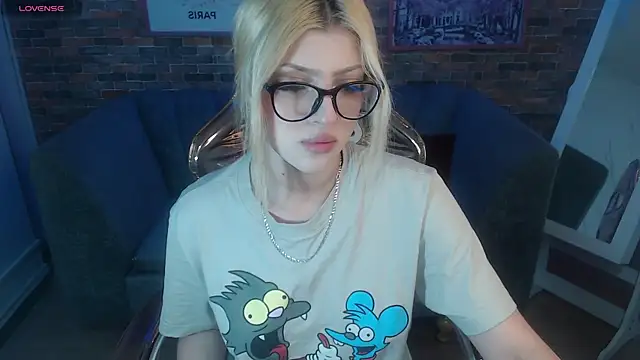 Snapshot of Kitty_fox_b chatting on 10, 3, 2025 Kitty fox b online show from 10, 3, 2025