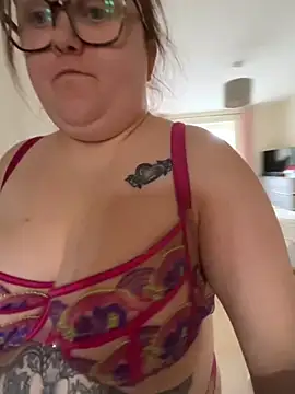 Snapshot of Tallulah-mae-xoxox chatting on 10, 10, 2025 Tallulah-mae-xoxox online show from 10, 10, 2025