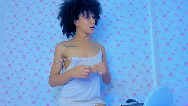 Snapshot of StassieBell chatting on 16, 9, 2025 StassieBell online show from 16, 9, 2025