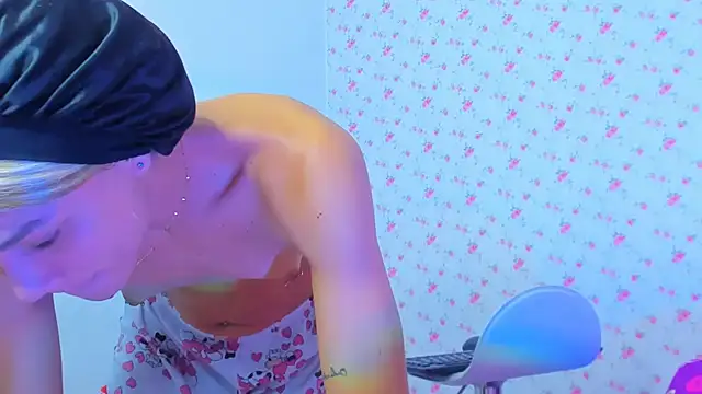 Snapshot of StassieBell chatting on 16, 10, 2025 StassieBell online show from 16, 10, 2025