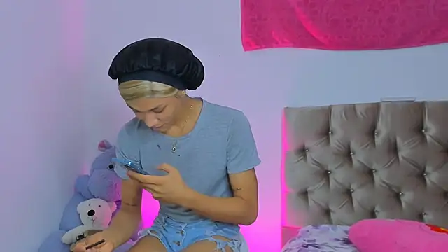 Snapshot of StassieBell chatting on 5, 3, 2025 StassieBell online show from 5, 3, 2025